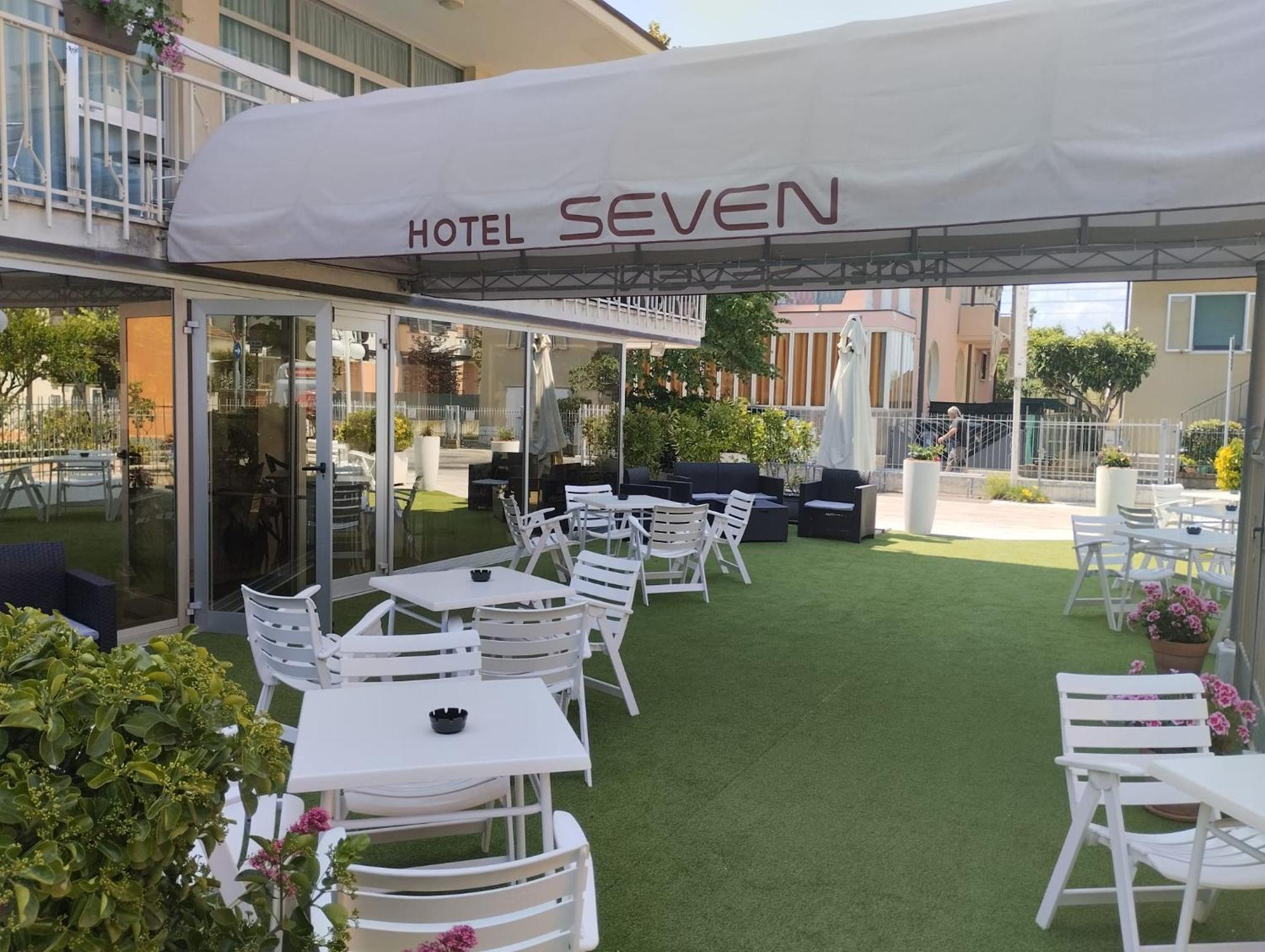 Hotel Seven ريميني المظهر الخارجي الصورة